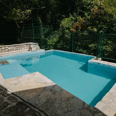 Koliba Taman Konjic